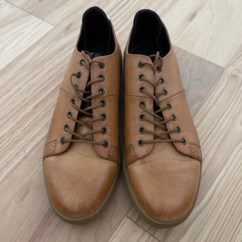 KENNETH COLE size 11.5 practically brand new